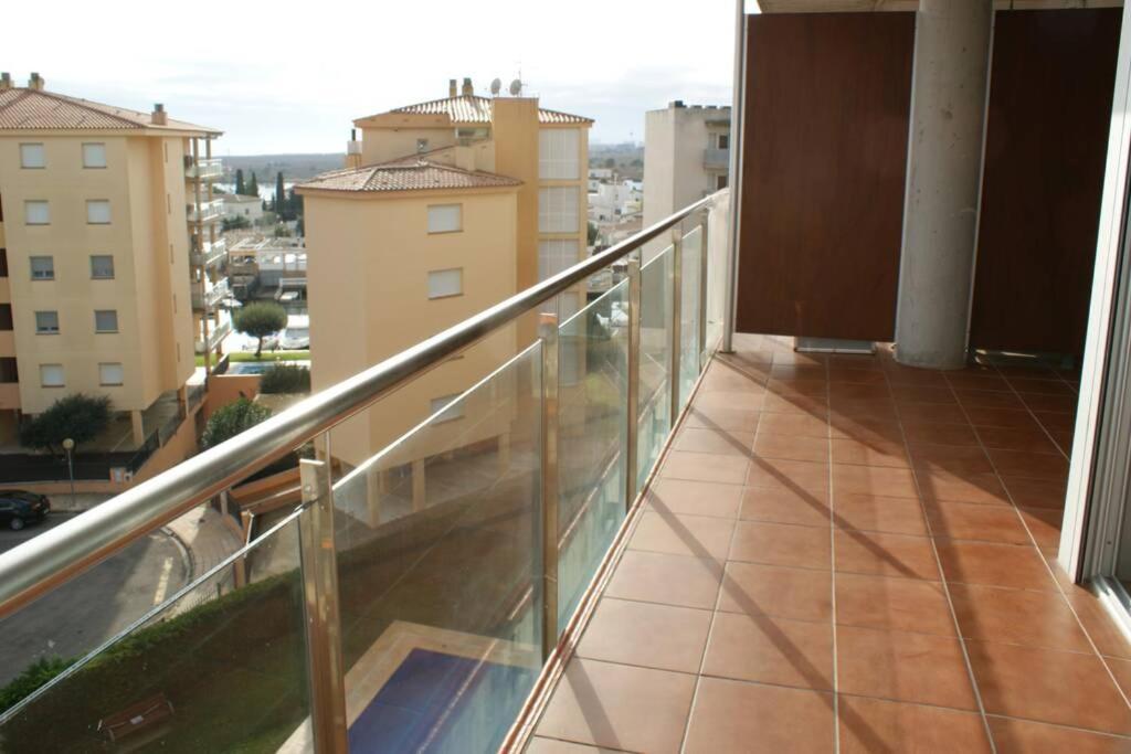 Апартаменты Apartamento En Roses Con Parking Y Piscina Экстерьер фото
