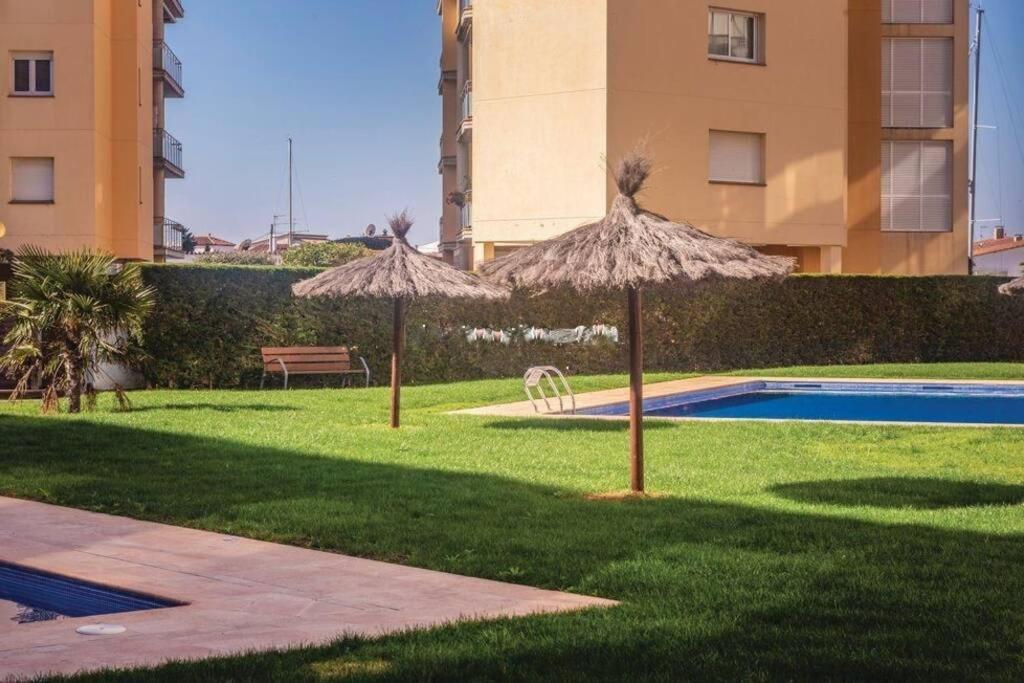 Апартаменты Apartamento En Roses Con Parking Y Piscina Экстерьер фото