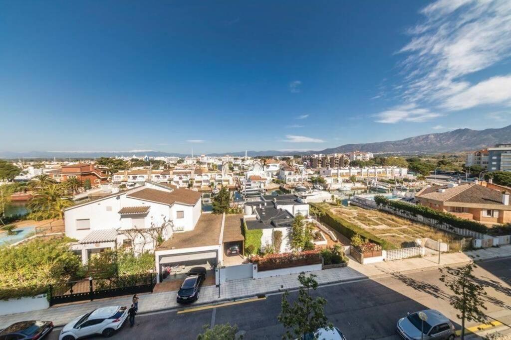Апартаменты Apartamento En Roses Con Parking Y Piscina Экстерьер фото