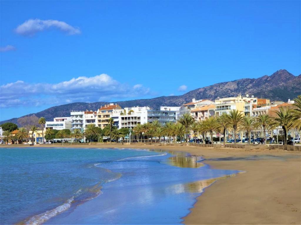Апартаменты Apartamento En Roses Con Parking Y Piscina Экстерьер фото